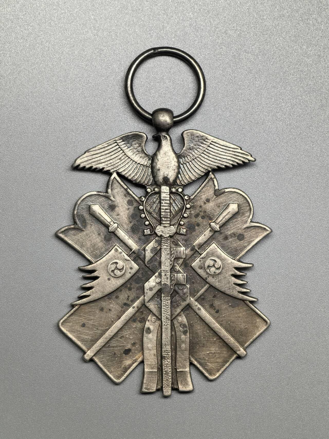 小驴勋章奖章收藏3月28日周六晚六点拍卖（珍爱和平，收藏战争，铭记历史，勿忘国耻，忠党爱国。有偿代拍，送拍规则在简介最后，参拍须阅读规则后再参拍，关系到运费包装发货时效真假辨别等关键信息，拍卖时不再发原图，看大图店主微信码在拍卖店铺介绍里） 工艺品 七级金鵄章 非原品