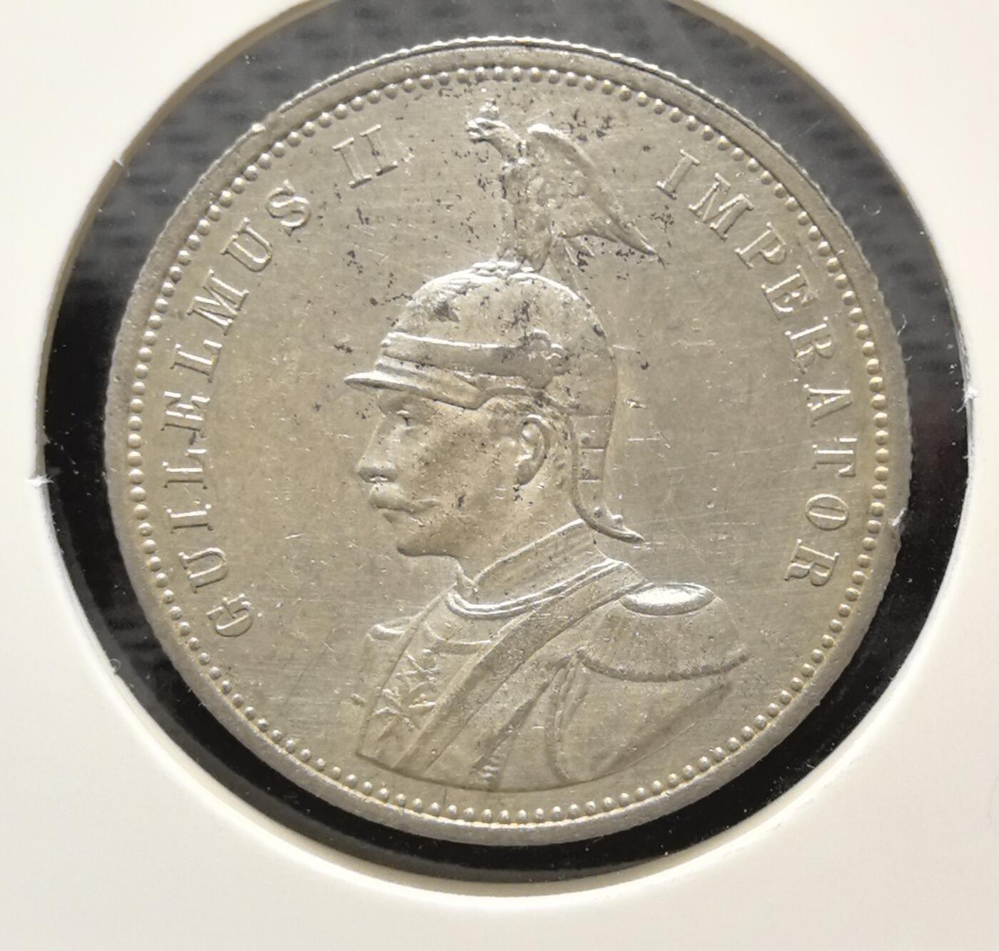 外国优质老铜币银币苏联纪念章，每周六晚九点倒数截拍，满百包邮可寄存，持续收拍 德属东非1911 年1卢比银币，正面为德皇威廉二世戎装像，饰以橄榄枝纹饰，是德国殖民非洲时期的核心银质流通币。银币包浆温润，图案细节硬朗，见证德意志殖民扩张与东非货币史，兼具殖民钱币收藏与历史叙事价值。