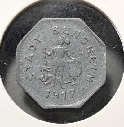 外国优质老铜币银币苏联纪念章，每周六晚九点倒数截拍，满百包邮可寄存，持续收拍 - 德国本斯海姆1917 年10 芬尼八角形战时紧急币，正面为城市守护圣徒与龙的市徽图案及年份，背面刻有 “KRIEGSMÜNZE” 字样与面值，是一战时期德国地方发行的锌质应急代用币。它见证了一战德国的物资匮乏与地方经济自救，形制独特、图案生动，极具德国近代战时货币与地方史收藏研究价值。