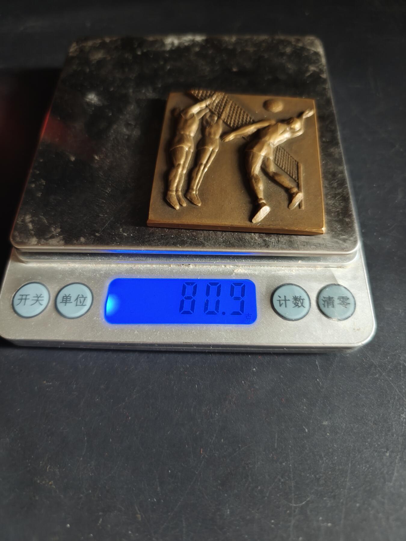 老王徽章第190期 法国排球运动方形大铜章    原盒     尺寸48×53mm     重量80.9g