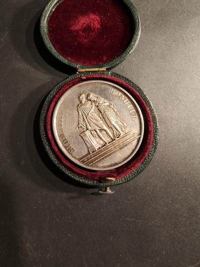 老王徽章第190期 - 法国婚礼大银章    蜜蜂958银标   带边铭背铭   1874年    原盒     直径39mm    重量25.3g