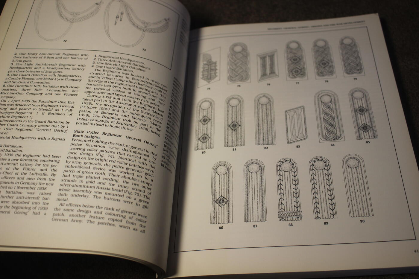 2026.4.2德系小拍卖 德三空军大全，两册合计约500多页，图文并茂详细介绍了各种式样以及工艺细节等，封面轻微痕迹，内页完好