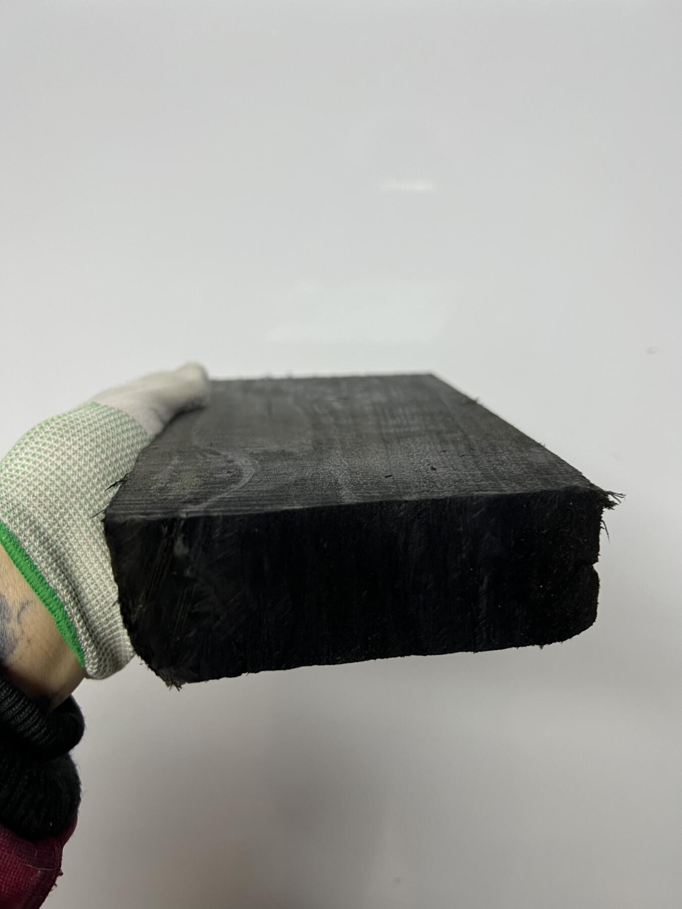 零元拍：NO.5金丝楠绿阴沉料大牌子，无需打磨就已经金光闪闪。切牌子，做镇尺，干泡台。满金丝药香，尺寸约：25/11.5/3.5CM。