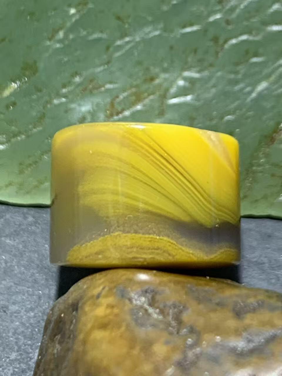 冻料飘鸡油黄蒙料战国红玛通货墩子一个，