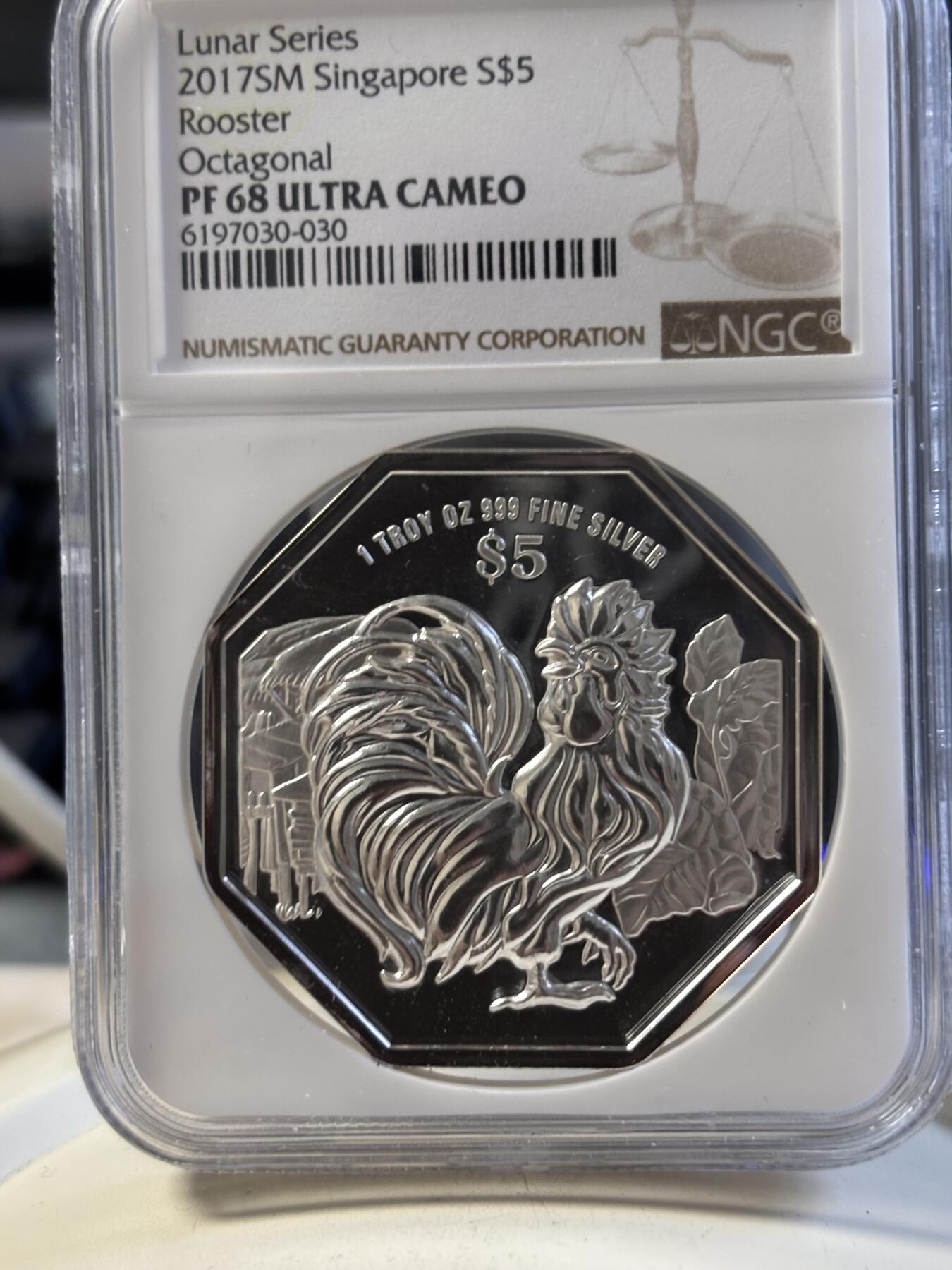 第194期拍卖 新加坡2017年十二生肖鸡年银币3枚套NGC-PF68一枚，PF69-2枚，1盎司/1盎司/1/4盎司，999银，发行2000套