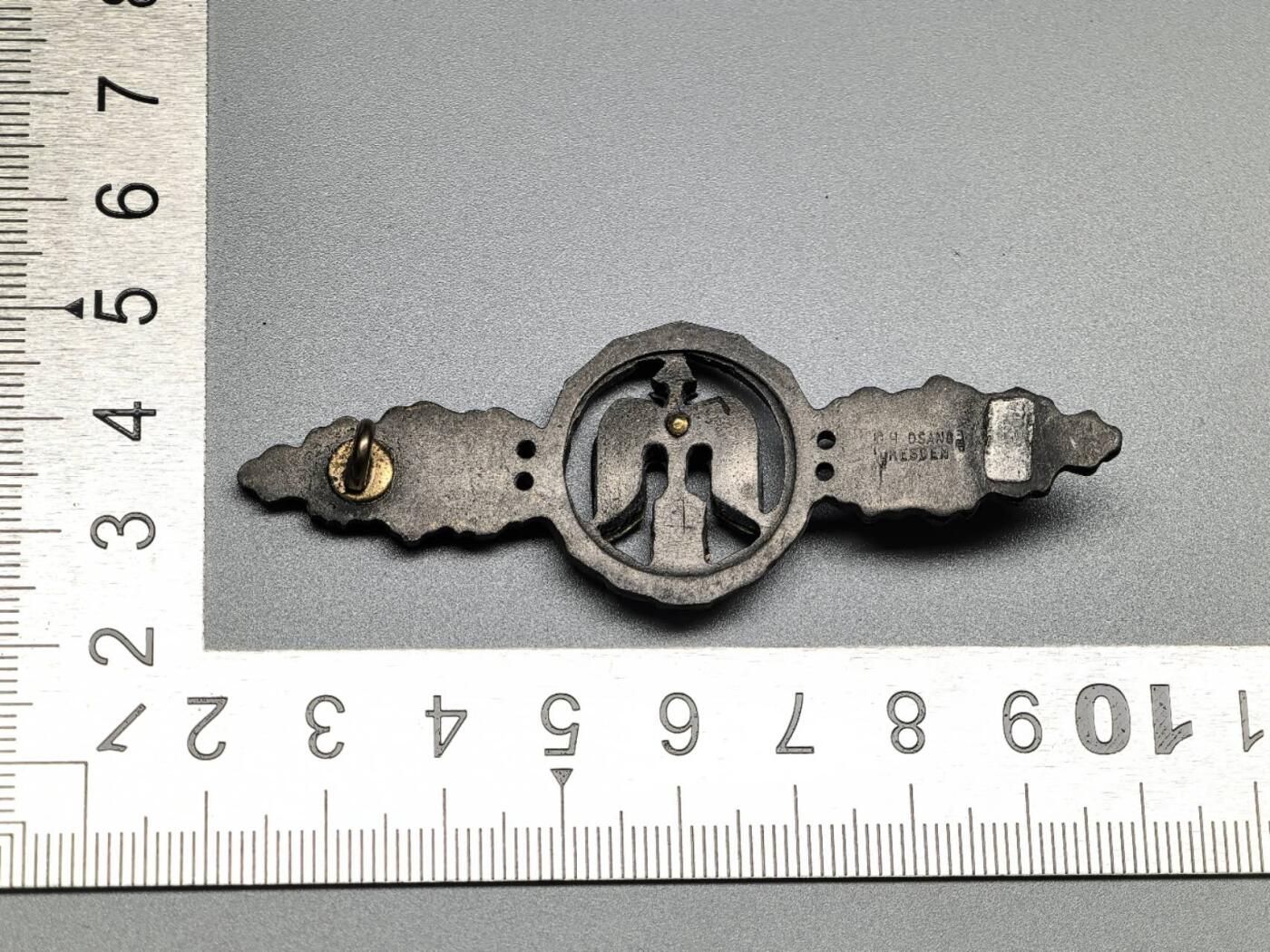 小驴勋章奖章收藏3月28日周六晚六点拍卖（珍爱和平，收藏战争，铭记历史，勿忘国耻，忠党爱国。有偿代拍，送拍规则在简介最后，参拍须阅读规则后再参拍，关系到运费包装发货时效真假辨别等关键信息，拍卖时不再发原图，看大图店主微信码在拍卖店铺介绍里） 现代工艺品  昼间作战勋饰 非原品