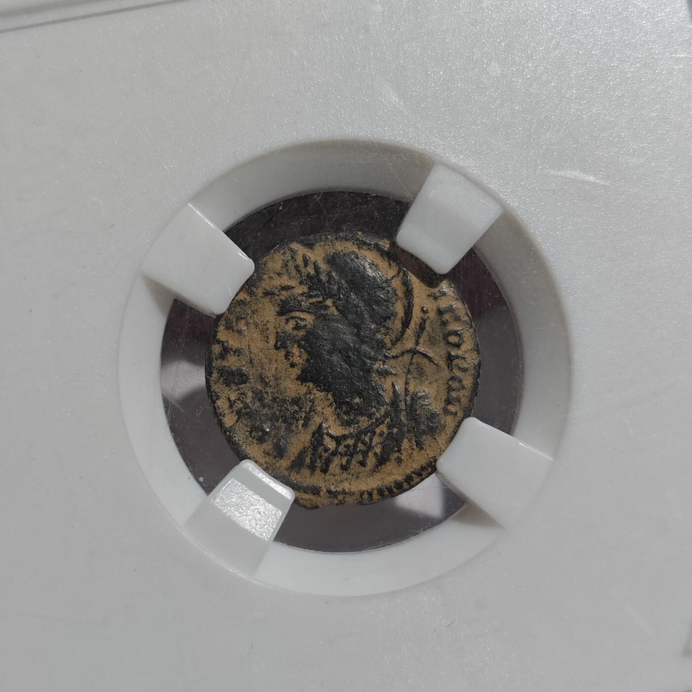 大象古币古希腊古罗马钱币专场首次拍卖1 ZDGS众诚详评评级古罗马帝国君士坦丁堡建城纪念铜币君士坦丁堡女神和胜利女神站在船头沙漠坑黑皮壳