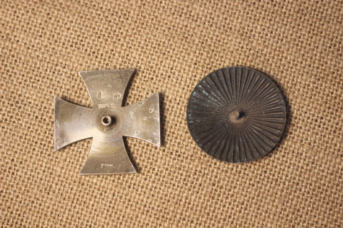 2026.4.2德系小拍卖 一战一铁，二战时期造圆盘拱版，私人订制代章，一片式整体结构，合金材质，日常佩戴品相，漆面略有剐蹭