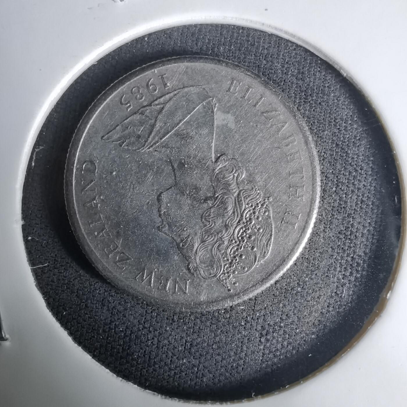 沼泽如烟--第1035场 新西兰1985年五分浅雕版