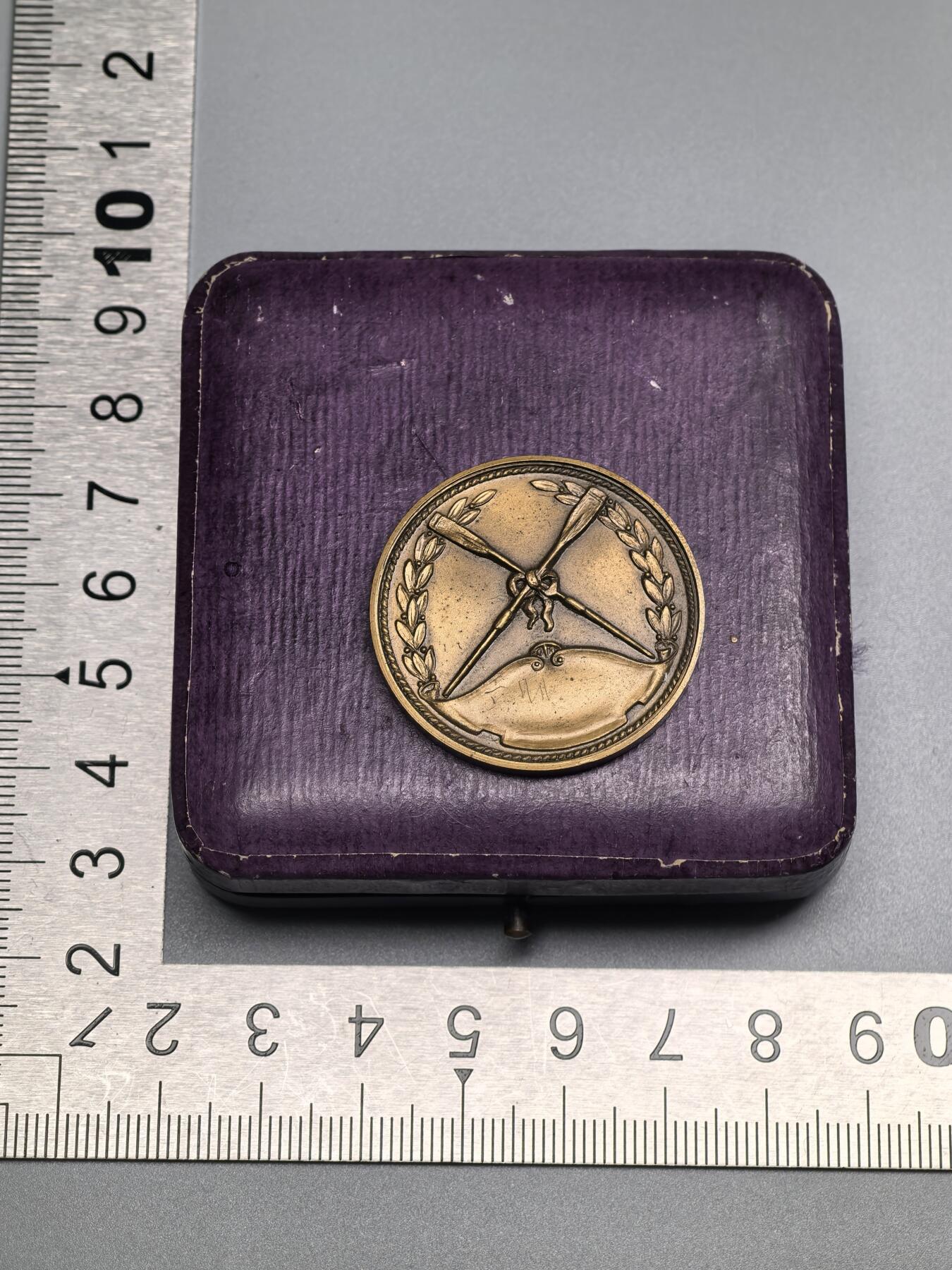 小驴勋章奖章收藏3月28日周六晚六点拍卖（珍爱和平，收藏战争，铭记历史，勿忘国耻，忠党爱国。有偿代拍，送拍规则在简介最后，参拍须阅读规则后再参拍，关系到运费包装发货时效真假辨别等关键信息，拍卖时不再发原图，看大图店主微信码在拍卖店铺介绍里）