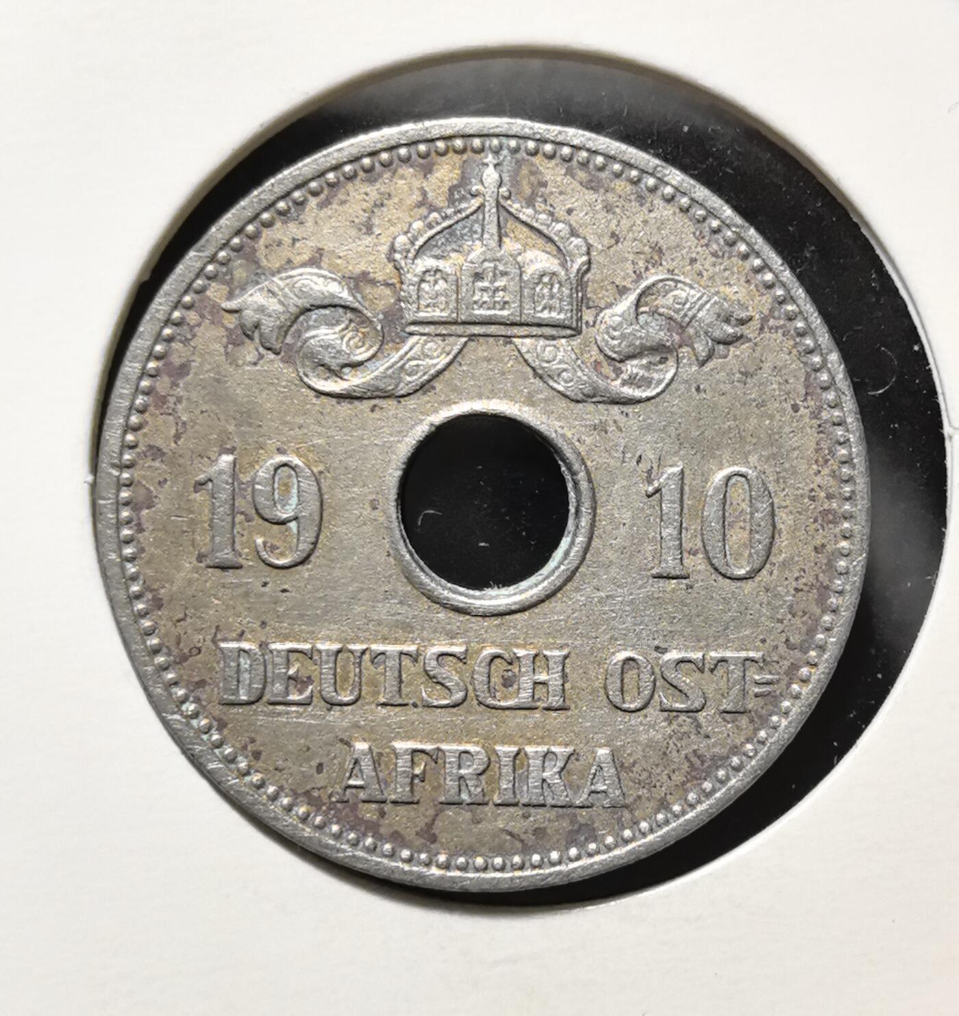 外国优质老铜币银币苏联纪念章，每周六晚九点倒数截拍，满百包邮可寄存，持续收拍 德属东非1910年10 赫勒镍币，正面饰有月桂枝与面值，背面刻有帝国皇冠、年份及 “DEUTSCH OST-AFRIKA” 字样，是德国殖民东非时期的流通货币。它见证了德国在非洲的殖民历史，工艺规整、存世稀少，极具非洲殖民史与近代钱币收藏研究价值。