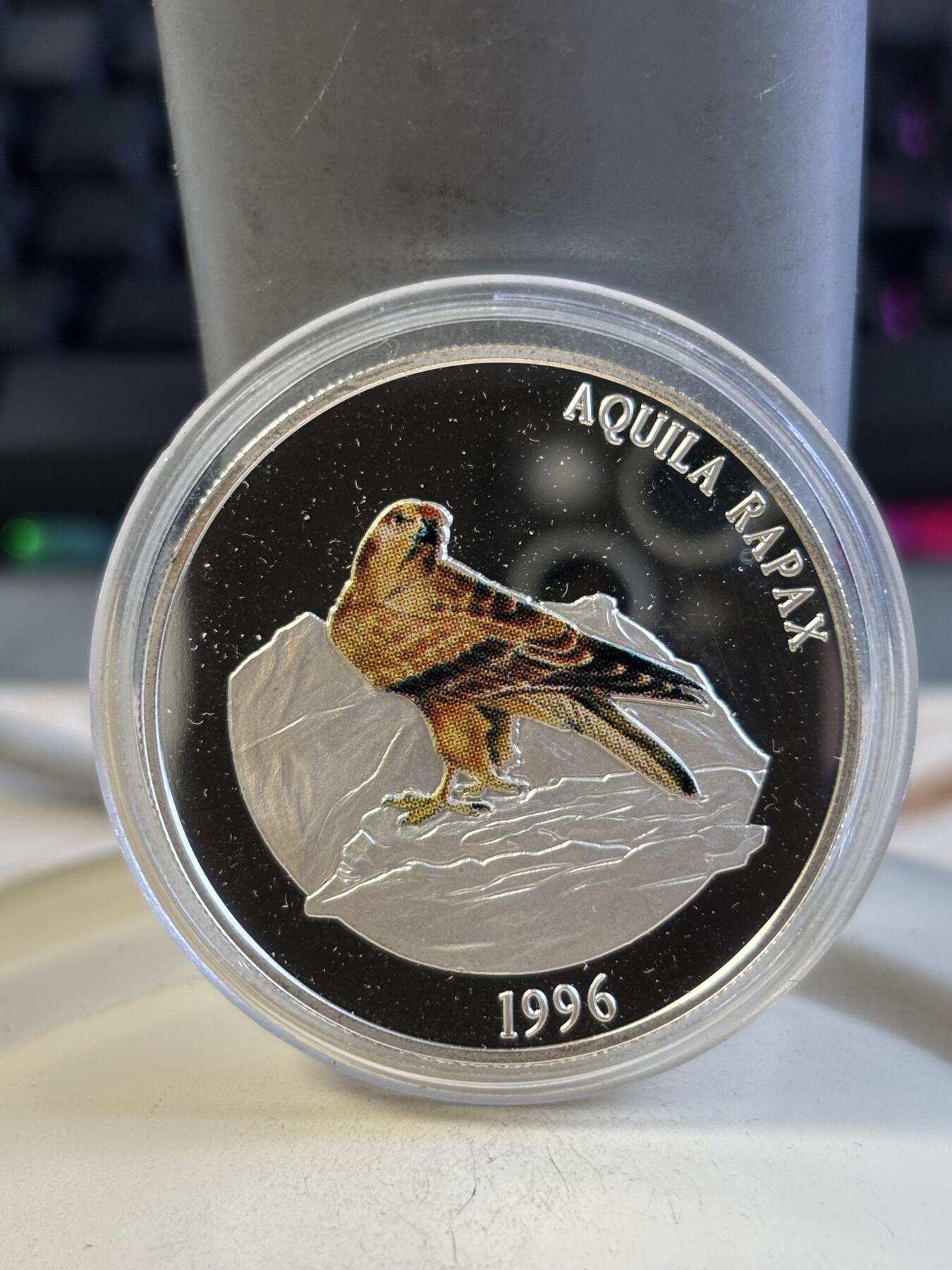 第195期拍卖 蒙古1996年珍稀动物系列鸟类彩色银币,925银，25克，有氧化