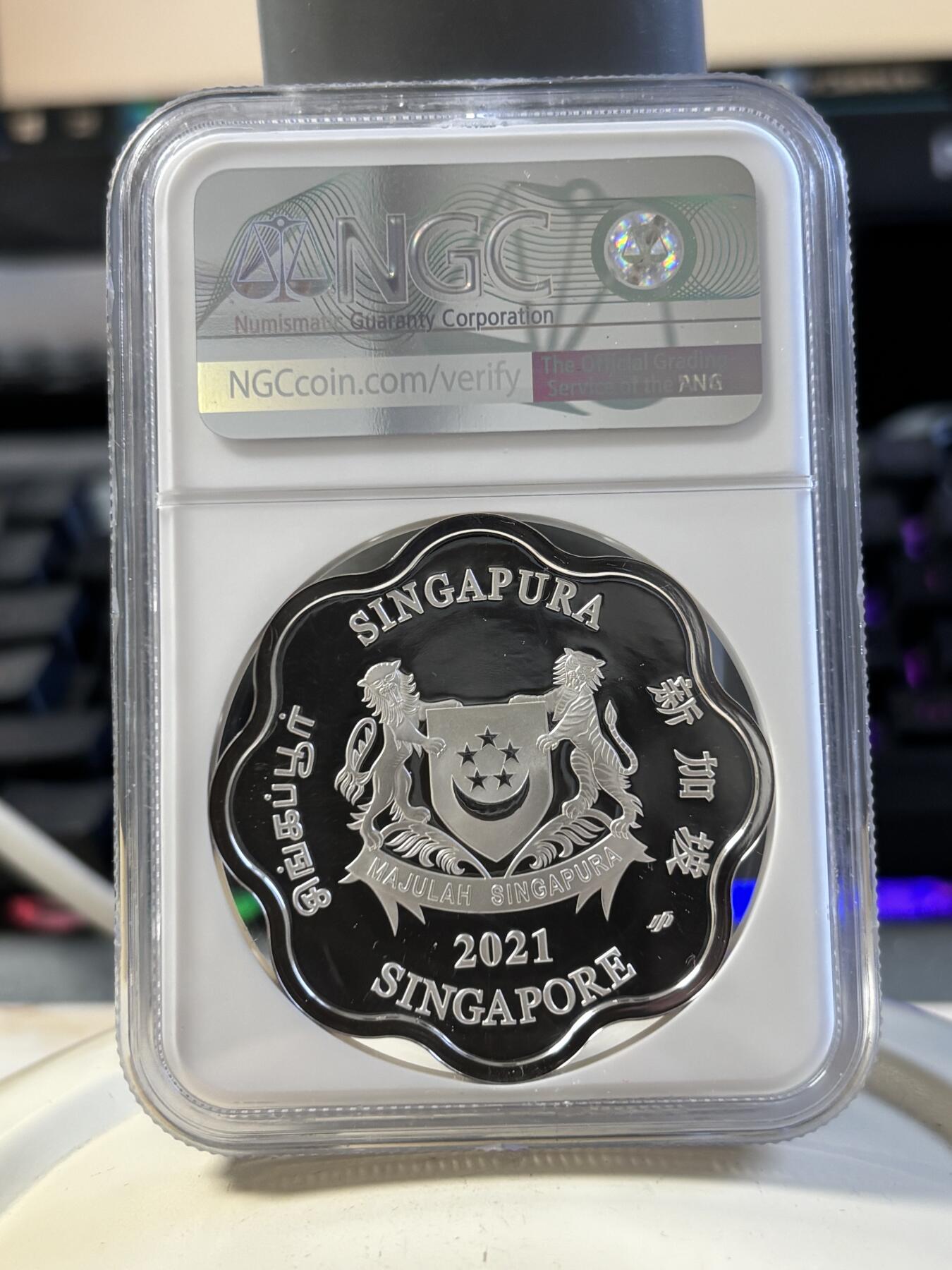 第194期拍卖 新加坡2021年十二生肖牛年银币3枚套NGC-PF69，1盎司/1盎司/1/4盎司，999银，发行2000套