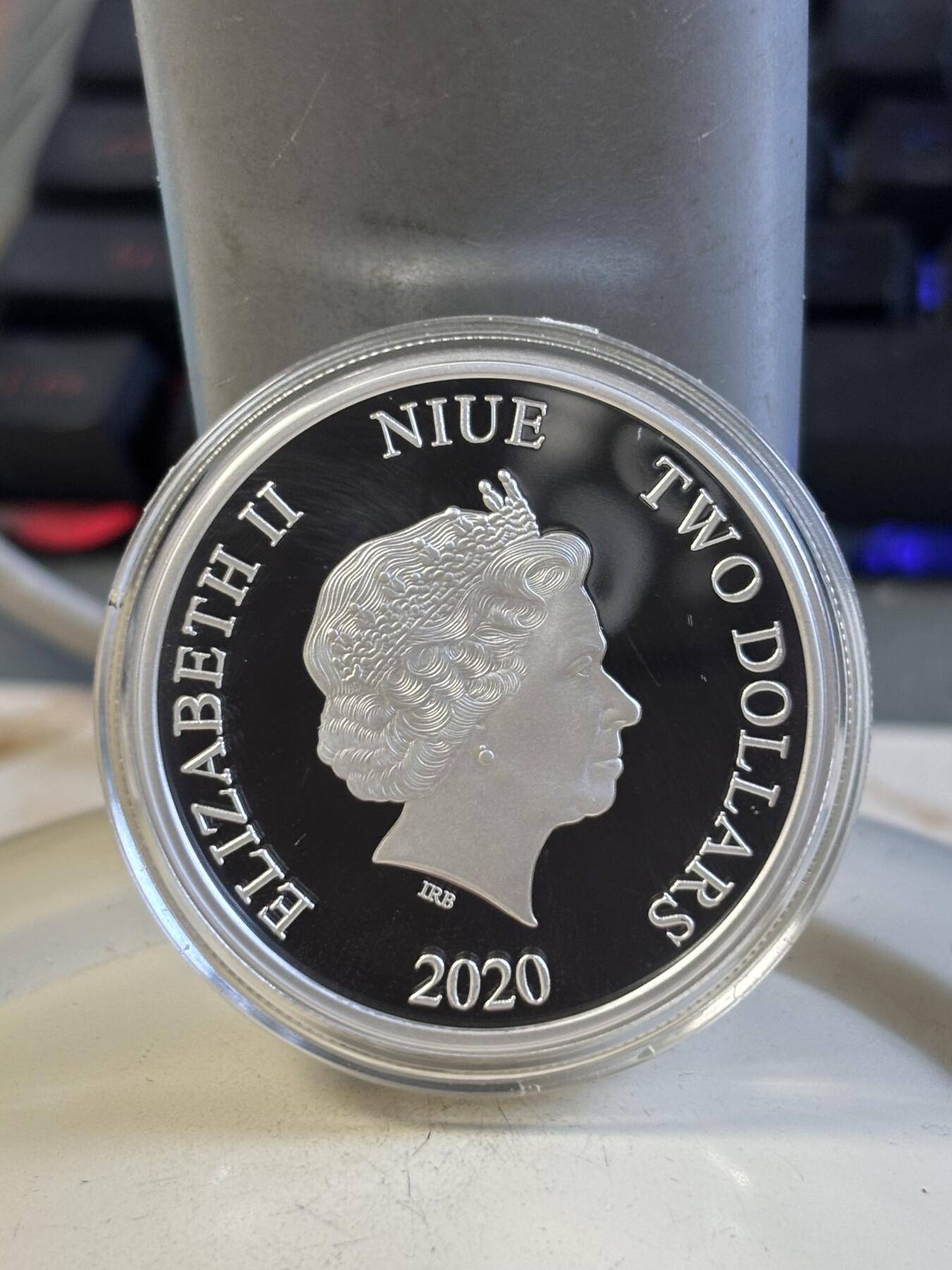 第195期拍卖 纽埃2020年小黄人中国生肖系列首枚鼠年1盎司银币，999银，发行3000枚