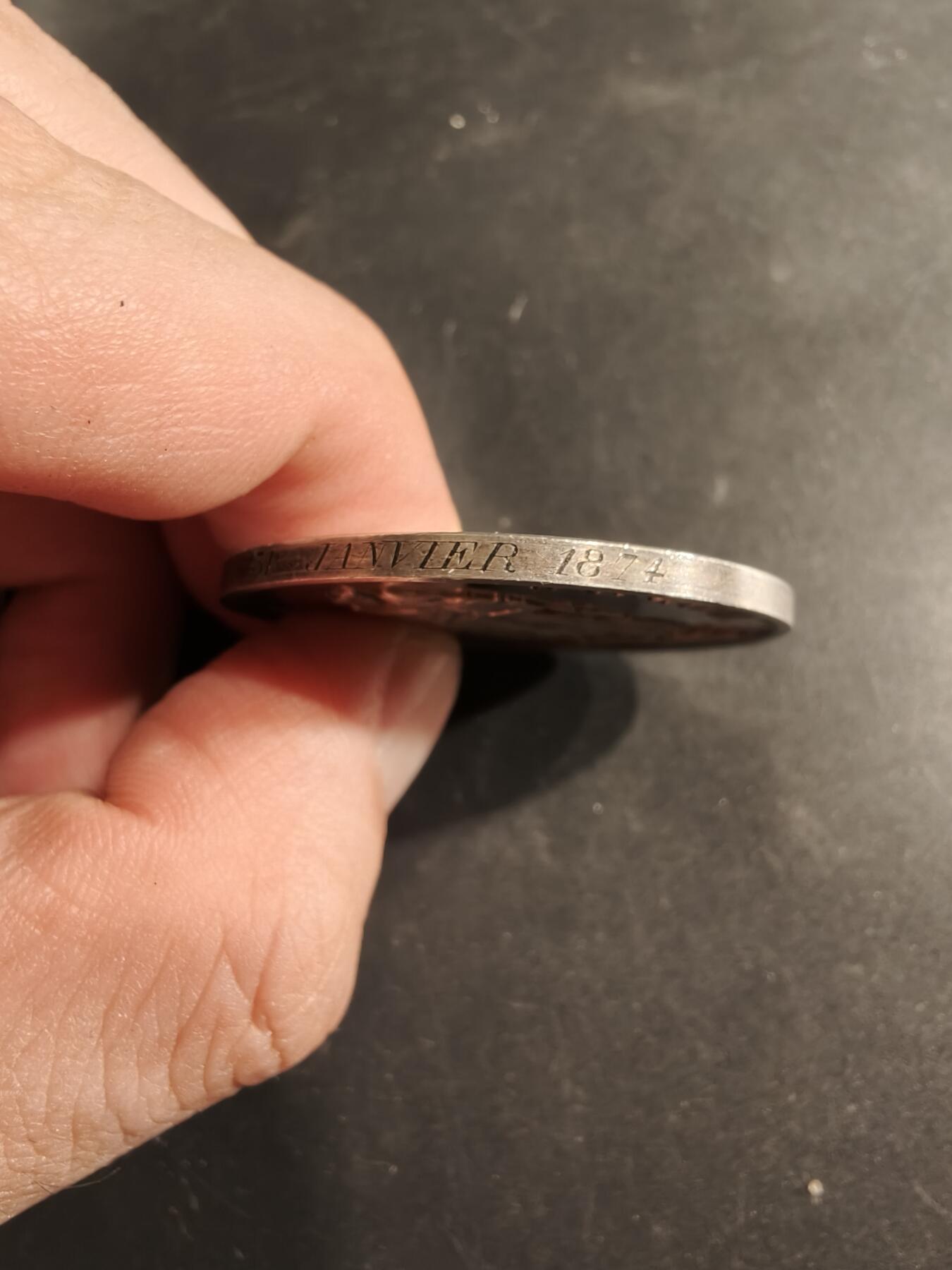 老王徽章第190期 法国婚礼大银章    蜜蜂958银标   带边铭背铭   1874年    原盒     直径39mm    重量25.3g