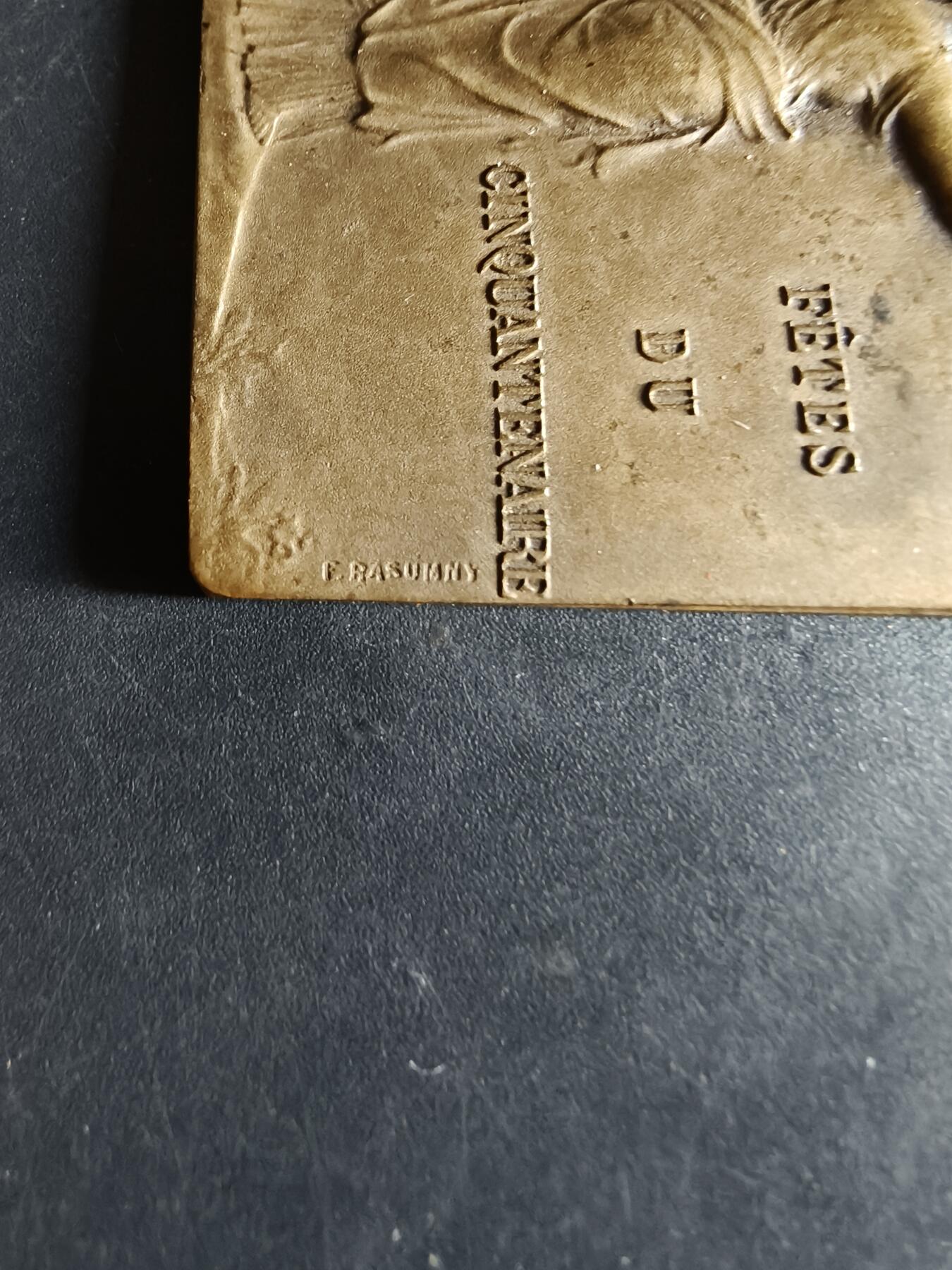 老王徽章第190期 法国埃夫勒中学校友会成立50周年方形大铜章     大师Rasumny作品     尺寸33×44mm     重量30.7g