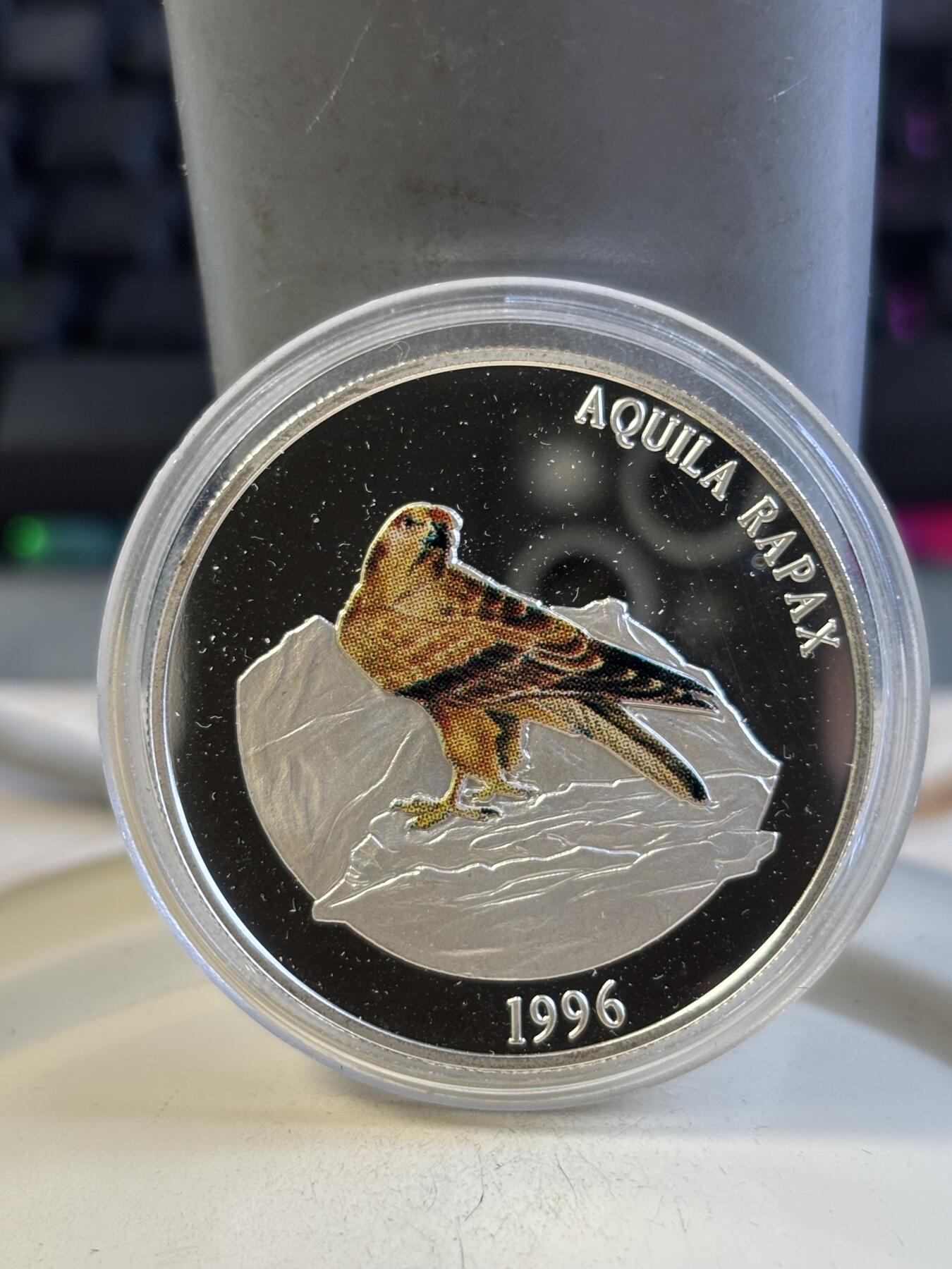 第195期拍卖 蒙古1996年珍稀动物系列鸟类彩色银币,925银，25克，有氧化