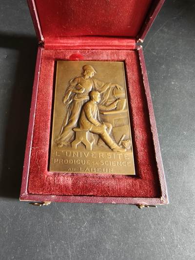 老王徽章第190期 - 法国克莱蒙费朗科学与文学教育方形大铜章      原盒     梅洛作品     尺寸48×75mm     重量117.2g