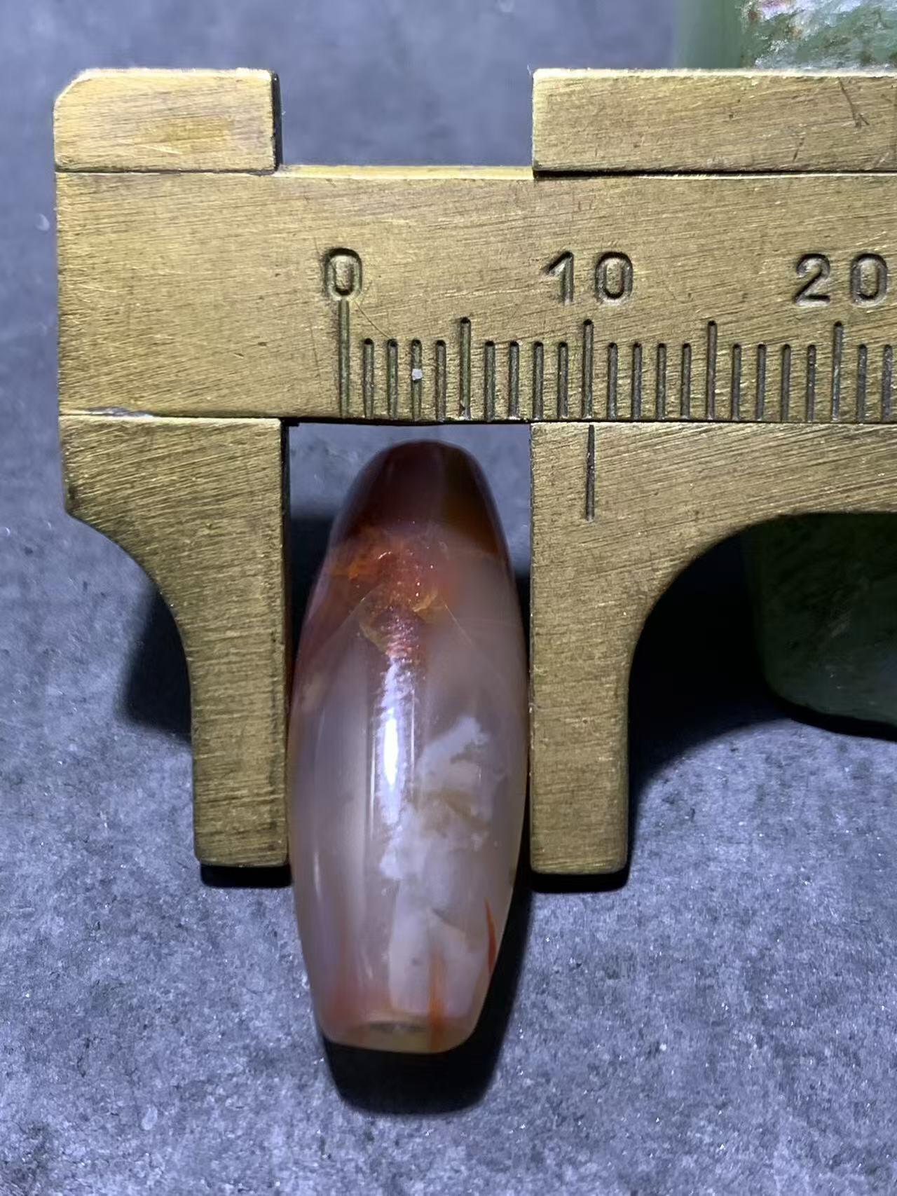 精美冻料飘红北漂战国红玛瑙随形桶珠一个！