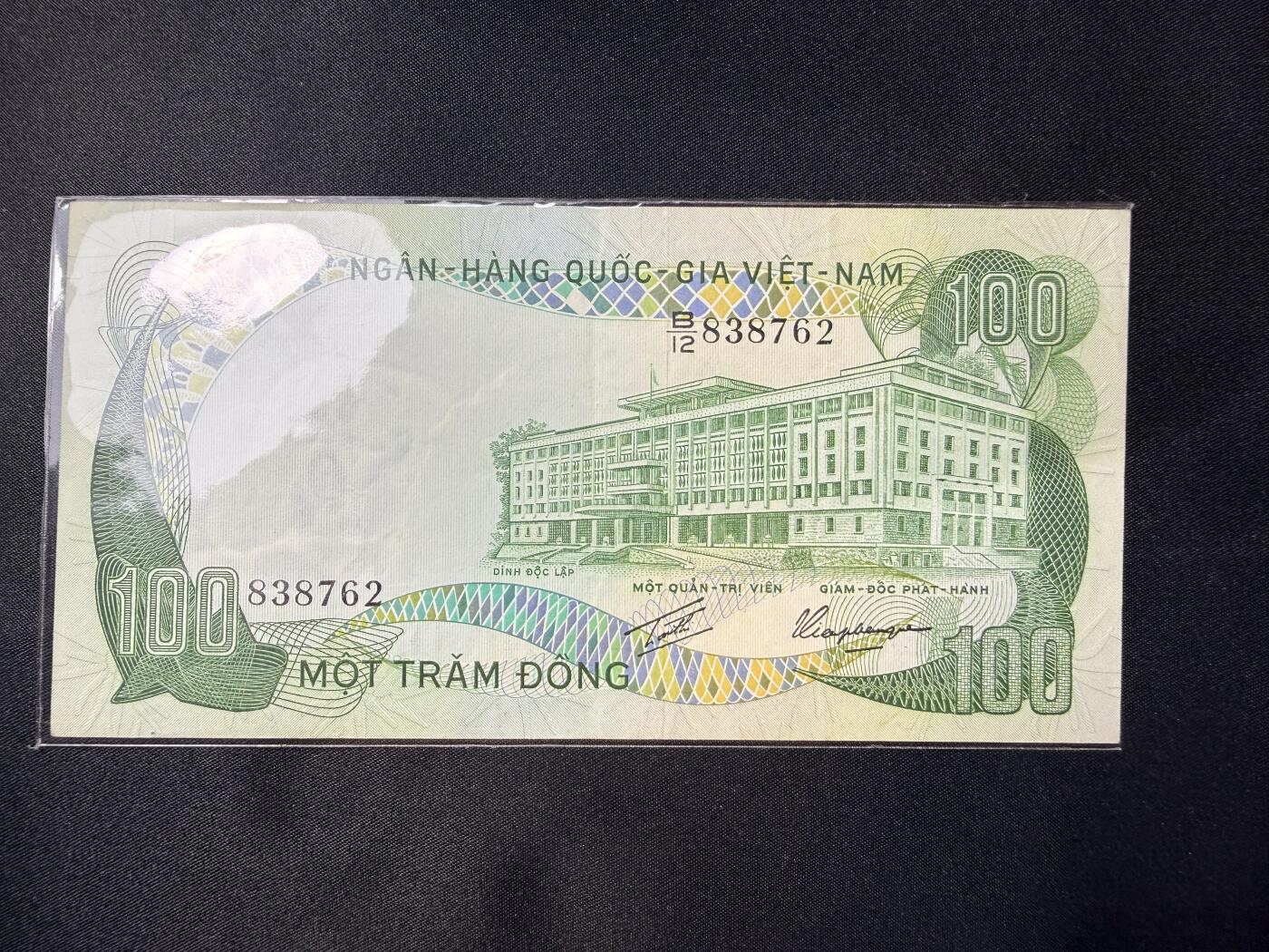 云宸嘉赏-勋臻文献佳藏优品精选场次（低佣 转发佣金红包） 南越（越南共和国）1972 年发行的 100 盾纸币 德纳罗（De La Rue）承印 
