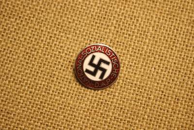 2026.4.2德系小拍卖 - 【疑似战后造】德三党徽，合金材质，真珐琅，细节锐利，轻微佩戴痕迹