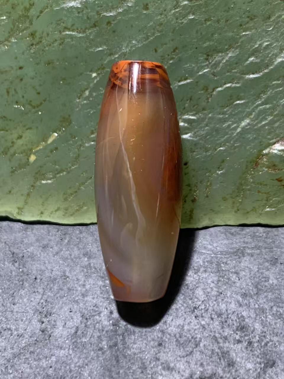 精美冻料飘红北漂战国红玛瑙随形桶珠一个！