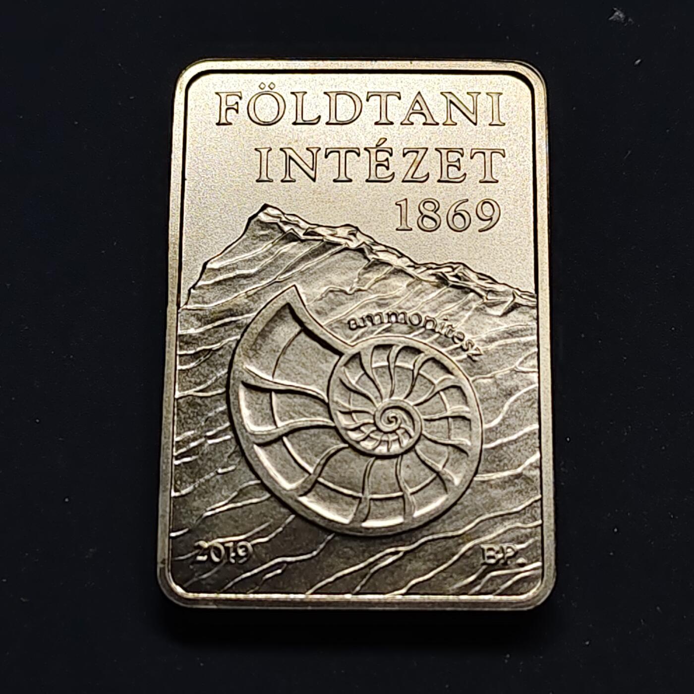 【全场包邮】纯粹捡漏拍517场 【少见】匈牙利2019年2000福林地质研究所成立150周年长方形纪念币-量5000