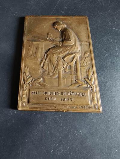 老王徽章第190期 - 法国1927年卡昂市第22届建筑大会方形大铜章    大师希波利特·勒菲弗尔作品      尺寸50×70mm     重量110.6g