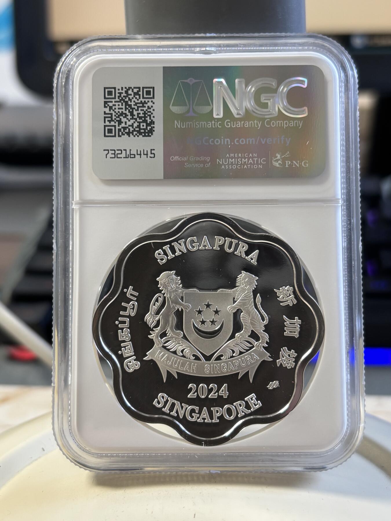 第194期拍卖 新加坡2024年十二生肖龙年银币3枚套NGC-PF70，1盎司/1盎司/1/4盎司，999银，发行2000套，无盒证