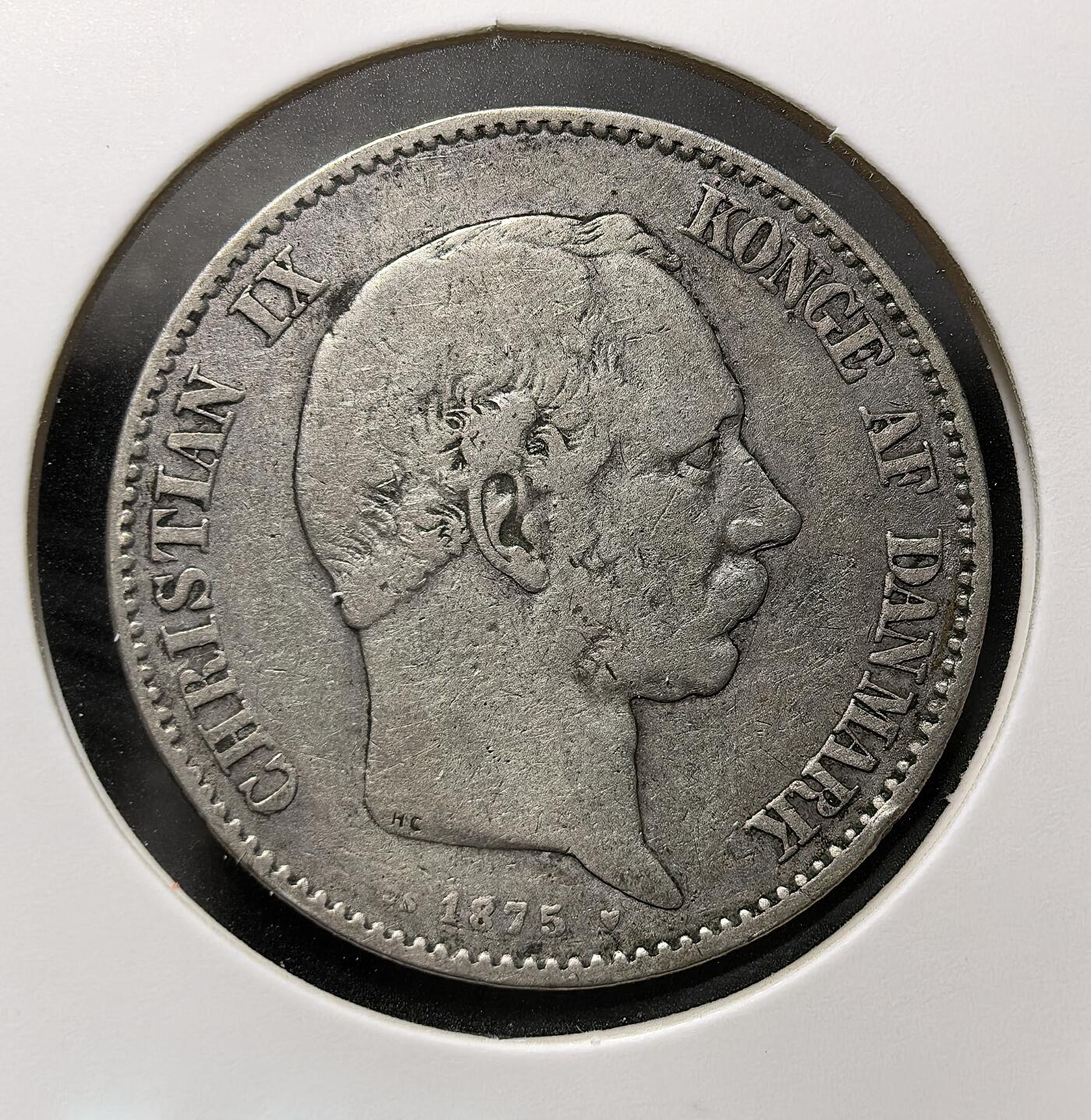 外国优质老铜币银币苏联纪念章，每周六晚九点倒数截拍，满百包邮可寄存，持续收拍 丹麦1875年克里斯蒂安九世 2 克朗银币，百年历史银质保真，经典王室肖像与盾徽设计，海豚与麦穗元素寓意富足，收藏与历史价值兼具。