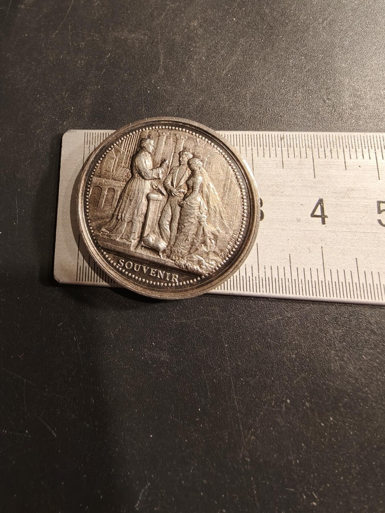 老王徽章第190期 法国婚礼大银章    950银    直径30mm     重量13.9g