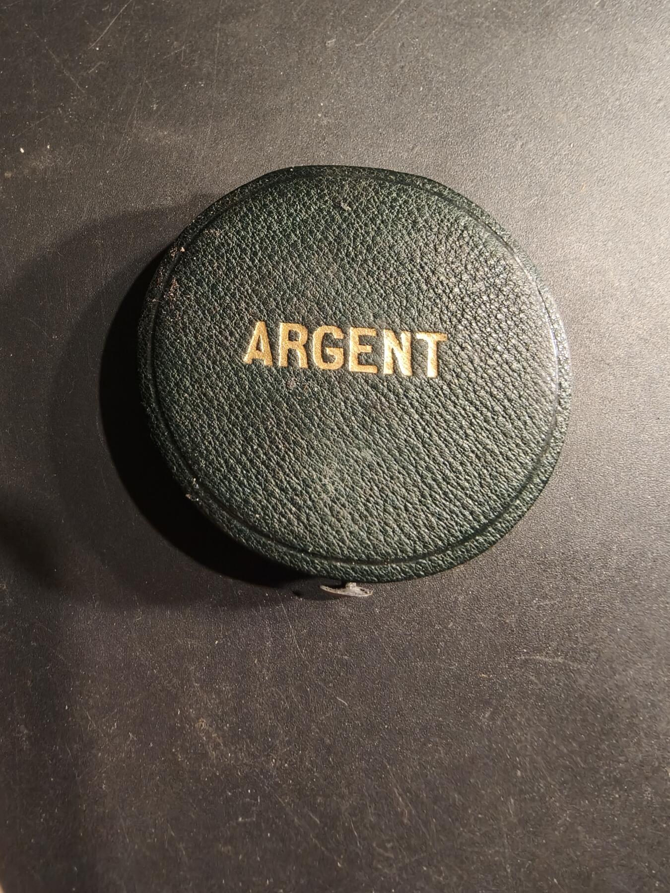 老王徽章第190期 法国婚礼大银章    蜜蜂958银标   带边铭背铭   1874年    原盒     直径39mm    重量25.3g