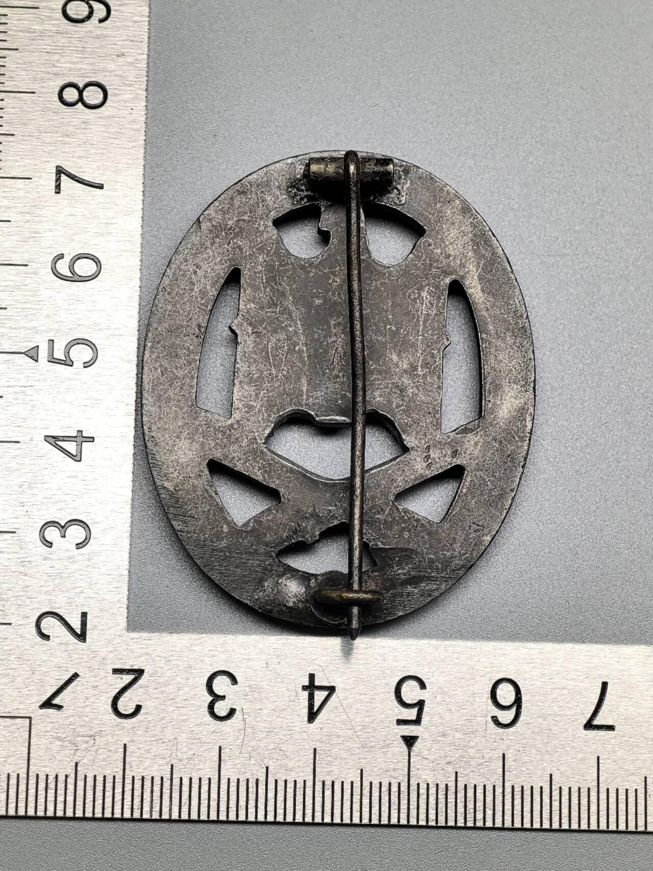 小驴勋章奖章收藏3月28日周六晚六点拍卖（珍爱和平，收藏战争，铭记历史，勿忘国耻，忠党爱国。有偿代拍，送拍规则在简介最后，参拍须阅读规则后再参拍，关系到运费包装发货时效真假辨别等关键信息，拍卖时不再发原图，看大图店主微信码在拍卖店铺介绍里） 现代工艺品 扣符号普通突击章 非原品