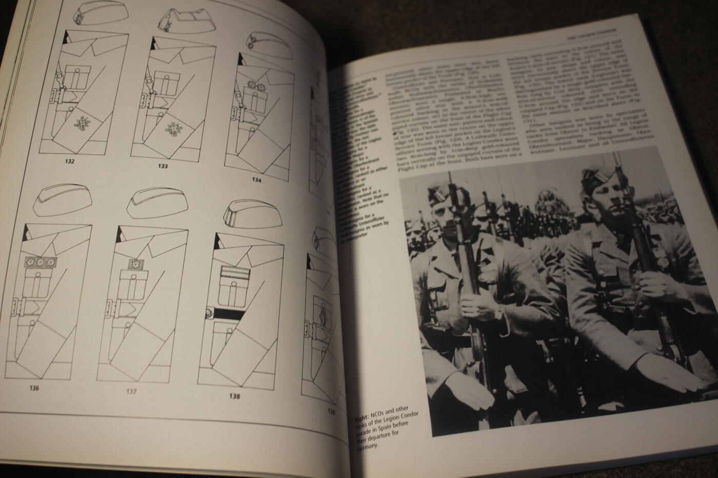 2026.4.2德系小拍卖 德三空军大全，两册合计约500多页，图文并茂详细介绍了各种式样以及工艺细节等，封面轻微痕迹，内页完好