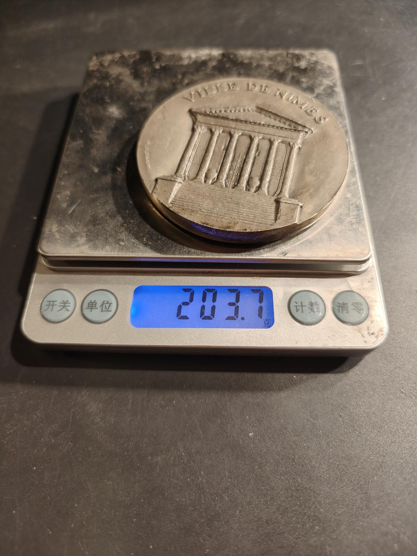 老王徽章第190期 法国尼姆市大银章    925银    直径68mm    重量203.7g