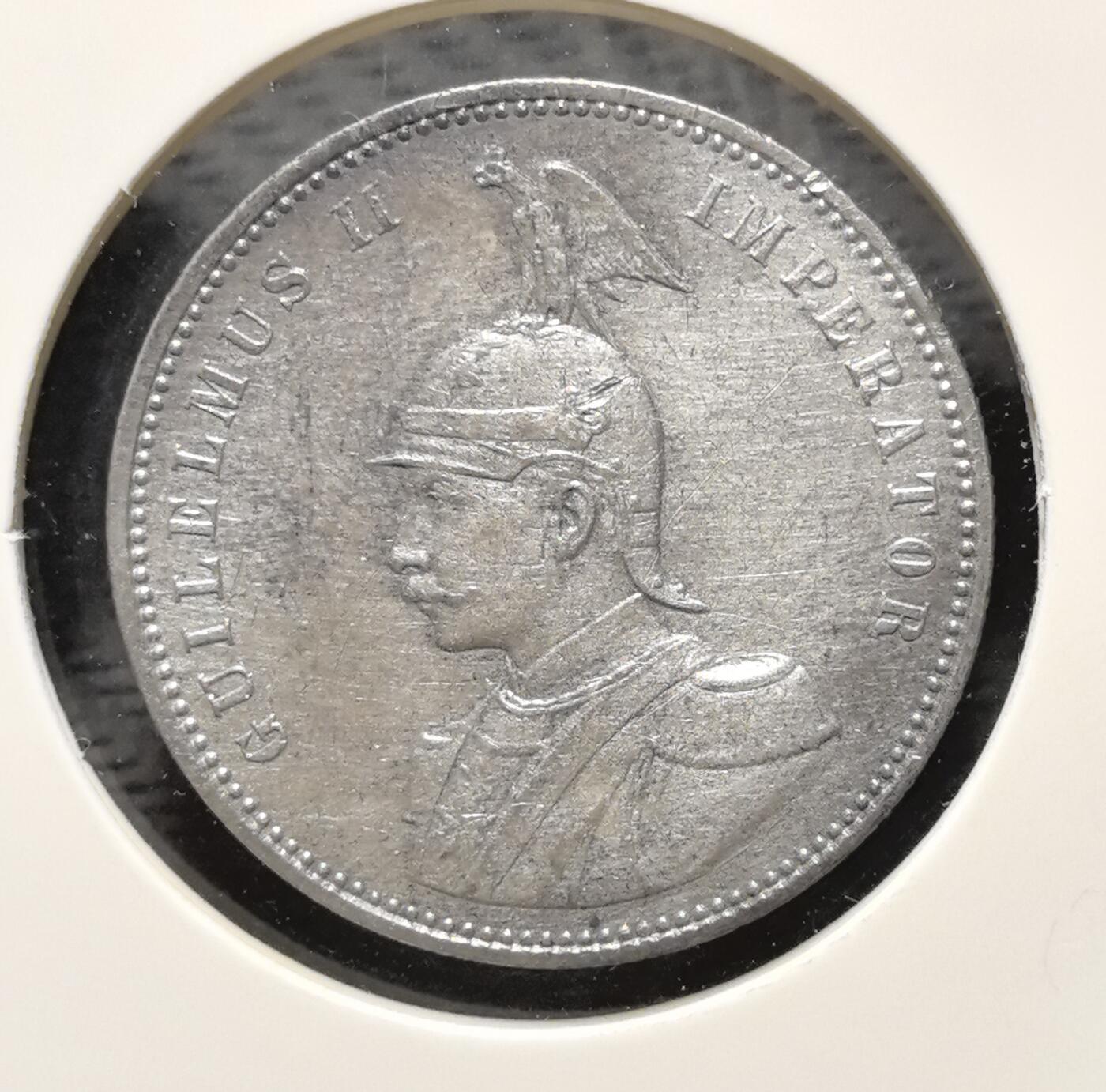 外国优质老铜币银币苏联纪念章，每周六晚九点倒数截拍，满百包邮可寄存，持续收拍 德属东非1910 年1卢比银币，正面为德皇威廉二世戎装像，饰以橄榄枝纹饰，是德国殖民非洲时期的核心银质流通币。银币包浆温润，图案细节硬朗，见证德意志殖民扩张与东非货币史，兼具殖民钱币收藏与历史叙事价值。