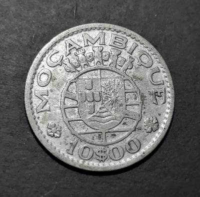 外国优质老铜币银币苏联纪念章，每周六晚九点倒数截拍，满百包邮可寄存，持续收拍 - 葡属莫桑比克1952 年10 埃斯库多银币，一面是葡萄牙航海纹章，一面是莫桑比克盾徽，见证殖民历史，双国徽设计独特，兼具地域与时代收藏价值。