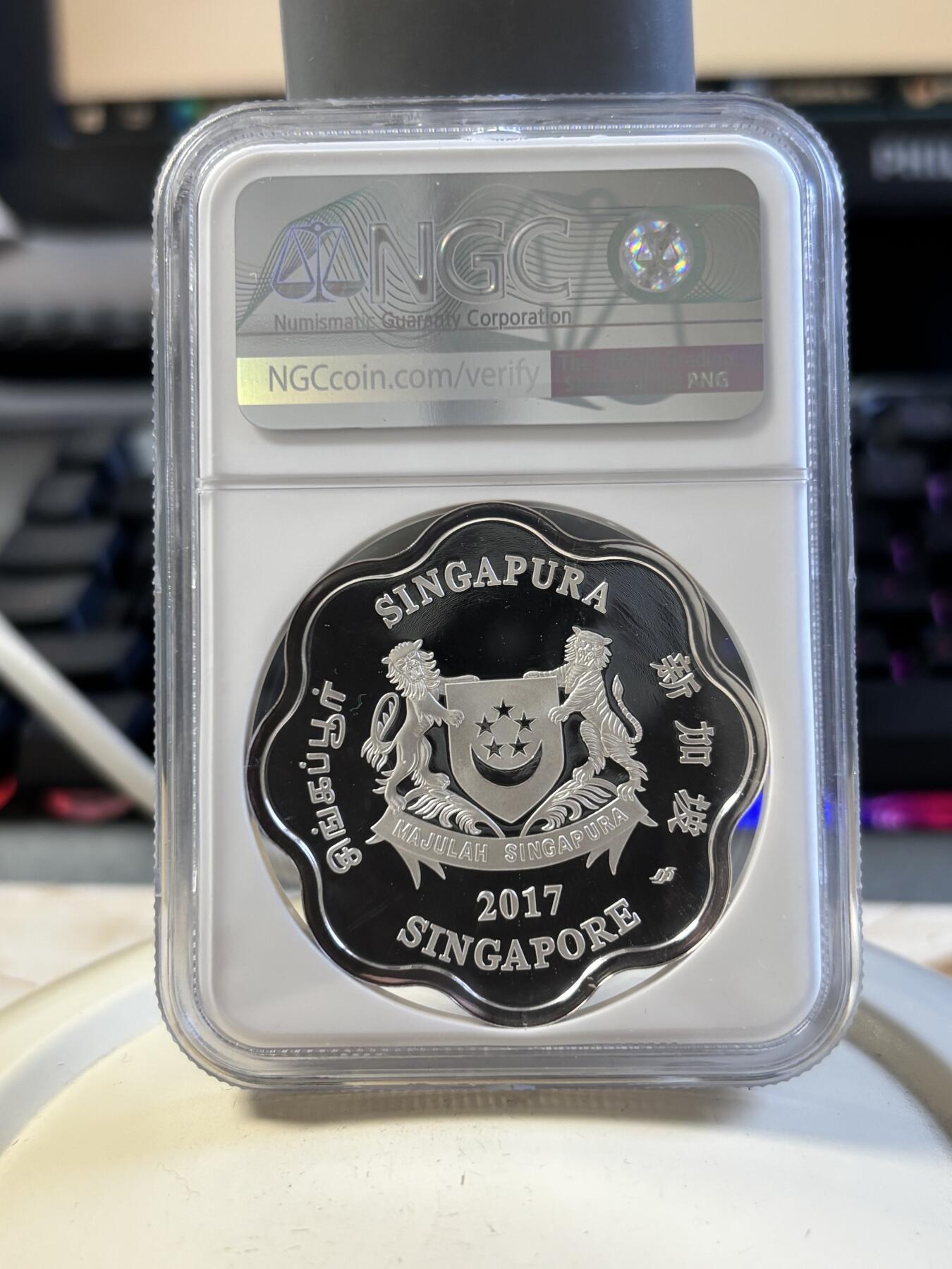 第194期拍卖 新加坡2017年十二生肖鸡年银币3枚套NGC-PF68一枚，PF69-2枚，1盎司/1盎司/1/4盎司，999银，发行2000套