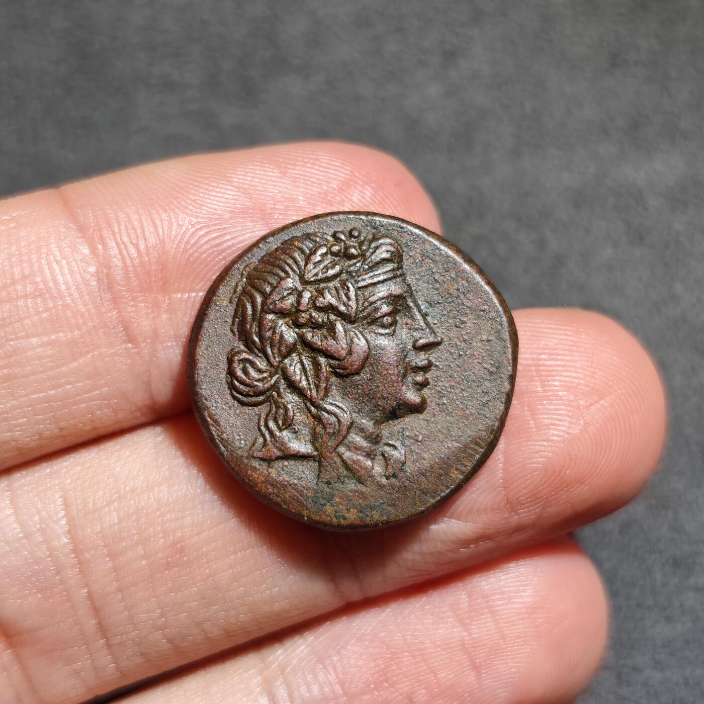 大象古币古希腊古罗马钱币专场首次拍卖1 古希腊本都王国酒神狄奥尼索斯铜币酒红色包浆打制非常立体很漂亮