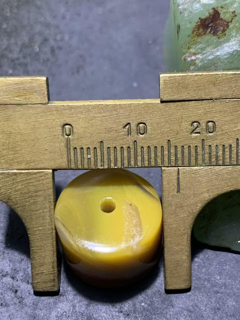 冻料飘鸡油黄蒙料战国红玛通货墩子一个，