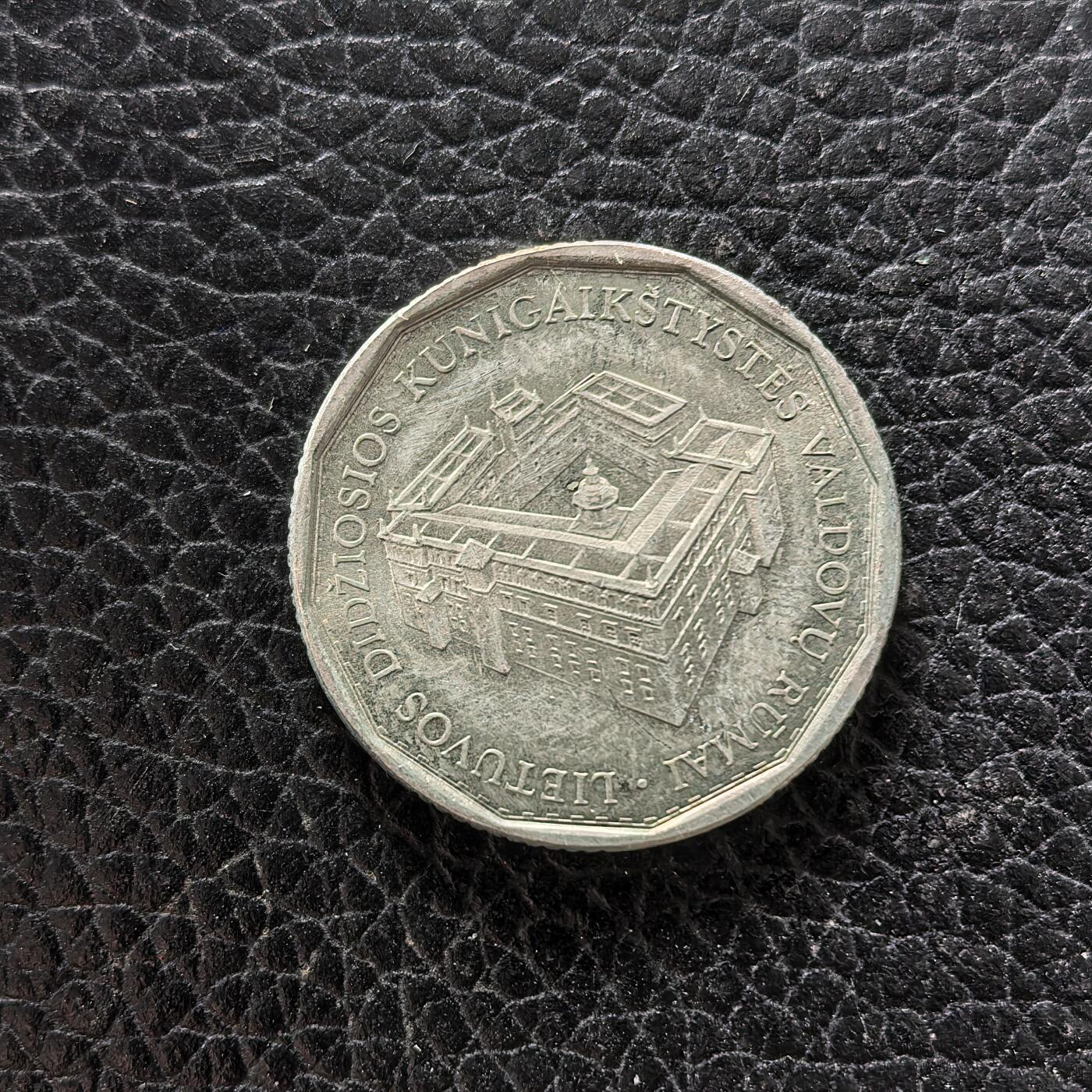 道一币馆币章第一百七十二场 拉脱维亚2009年圣诞节1拉特纪念币+立陶宛2005年皇宫重建1立特纪念币