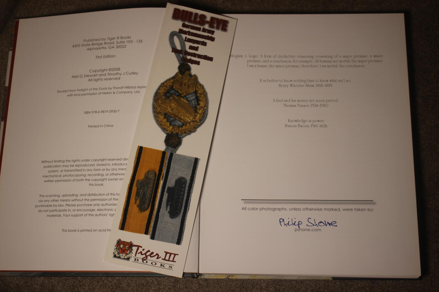 2026.4.2德系小拍卖 BULLS-EYE 德三射手续饰和独立击毁坦克鉴赏，共151页，全铜版纸印刷，较为详细的介绍了两款嘉奖的历史沿革和工艺细节，近库存品相