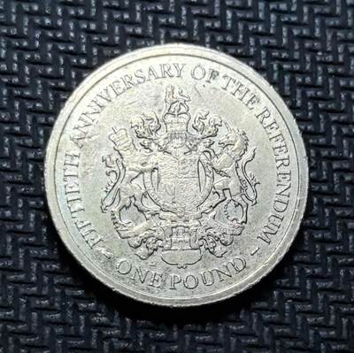 外国优质老铜币银币苏联纪念章，每周六晚九点倒数截拍，满百包邮可寄存，持续收拍 - 直布罗陀公投 50 周年 1 英镑纪念币，正面为伊丽莎白二世头像，背面镌刻英国皇家纹章，见证直布罗陀坚守英属身份的历史抉择。镍黄铜材质，纹章细节威严规整，是兼具政治叙事与收藏价值的英属海外领地特色纪念币。