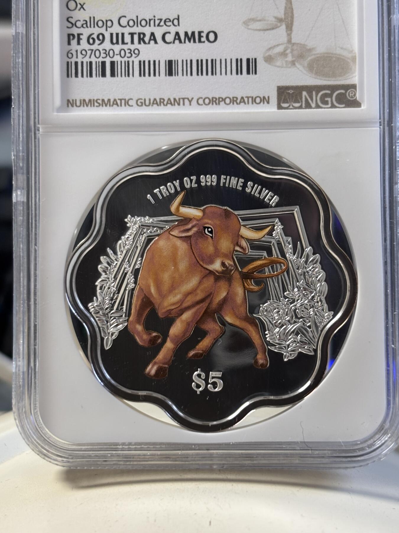 第194期拍卖 新加坡2021年十二生肖牛年银币3枚套NGC-PF69，1盎司/1盎司/1/4盎司，999银，发行2000套