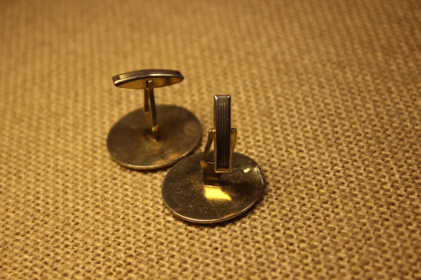 2026.4.2德系小拍卖 德皇威廉一世肖像袖扣，日常使用品相，背部支架轻微变形，结构无损，镀金层有些许剥落