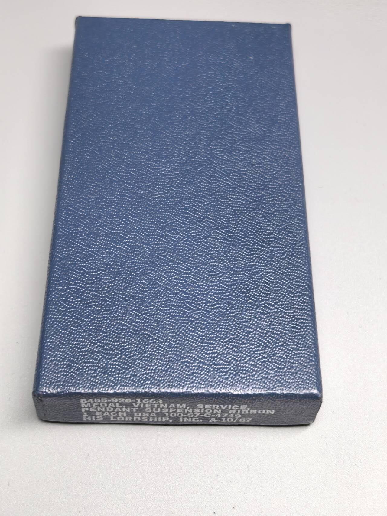 小驴勋章奖章收藏3月28日周六晚六点拍卖（珍爱和平，收藏战争，铭记历史，勿忘国耻，忠党爱国。有偿代拍，送拍规则在简介最后，参拍须阅读规则后再参拍，关系到运费包装发货时效真假辨别等关键信息，拍卖时不再发原图，看大图店主微信码在拍卖店铺介绍里） 美国南越服务奖章，库存