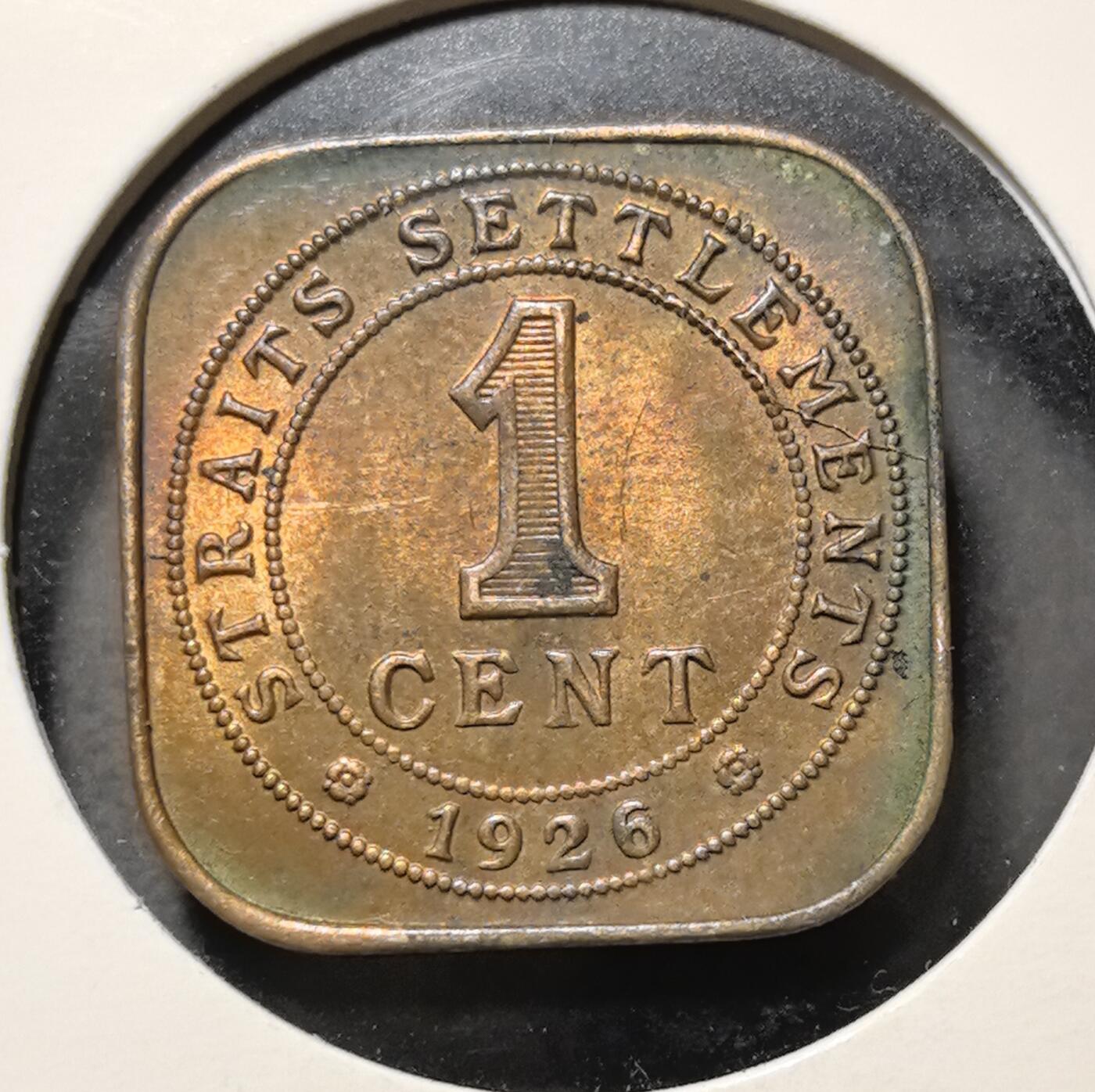 外国优质老铜币银币苏联纪念章，每周六晚九点倒数截拍，满百包邮可寄存，持续收拍 海峡殖民地 1926 年1 分方形铜币，正面为英王乔治五世戎装头像，背面是面值与年份，独特圆角方形形制极具辨识度，是英属东南亚殖民时期的货币遗存，包浆温润，极具南洋近代史与钱币收藏价值。