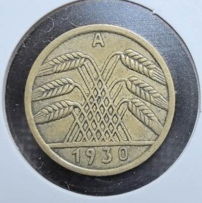 外国优质老铜币银币苏联纪念章，每周六晚九点倒数截拍，满百包邮可寄存，持续收拍 - 魏玛共和国1930 年芬尼铜币，正面为象征丰收的麦束纹饰与年份，背面是哥特体面值与国名，见证德国一战后经济动荡时期，设计质朴，是魏玛共和国币制与民生历史的珍贵实物见证，小众收藏辨识度高。