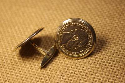 2026.4.2德系小拍卖 - 德皇威廉一世肖像袖扣，日常使用品相，背部支架轻微变形，结构无损，镀金层有些许剥落