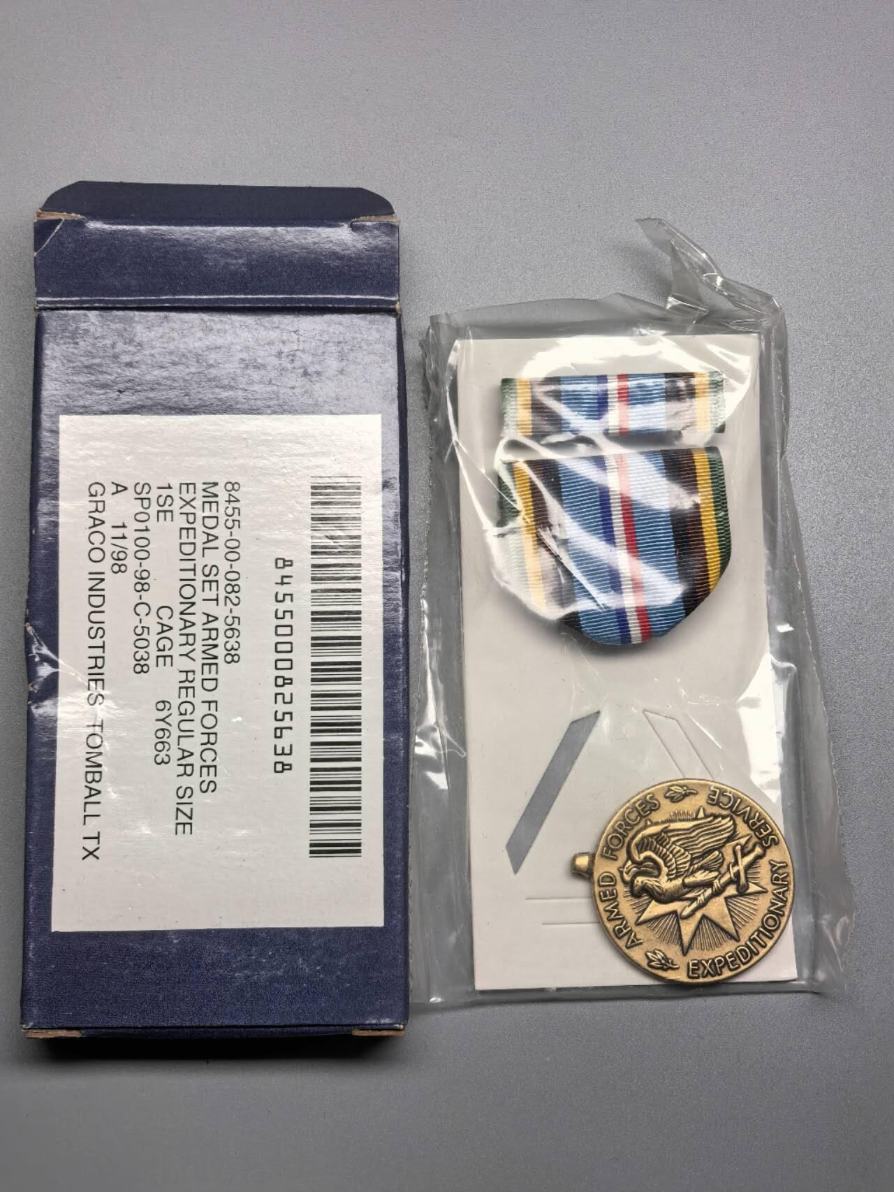 小驴勋章奖章收藏3月28日周六晚六点拍卖（珍爱和平，收藏战争，铭记历史，勿忘国耻，忠党爱国。有偿代拍，送拍规则在简介最后，参拍须阅读规则后再参拍，关系到运费包装发货时效真假辨别等关键信息，拍卖时不再发原图，看大图店主微信码在拍卖店铺介绍里） 美国远征武装力量服役纪念章，库存